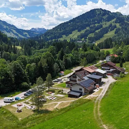 Zum Hüttenklaus - 12 Personen Gruppenunterkunft In Den Bergen Mit Eigenem Badezuber