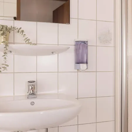 Ferienhaus Zum Hüttenklaus - 12 Personen Gruppenunterkunft In Den Bergen Mit Eigenem Badezuber *