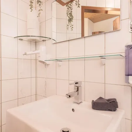 Zum Hüttenklaus - 12 Personen Gruppenunterkunft In Den Bergen Mit Eigenem Badezuber Ferienhaus Bad Hindelang