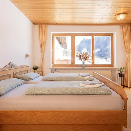 Zum Huettenklaus - 12 Personen Gruppenunterkunft In Den Bergen Mit Eigenem Badezuber Semesterbostad